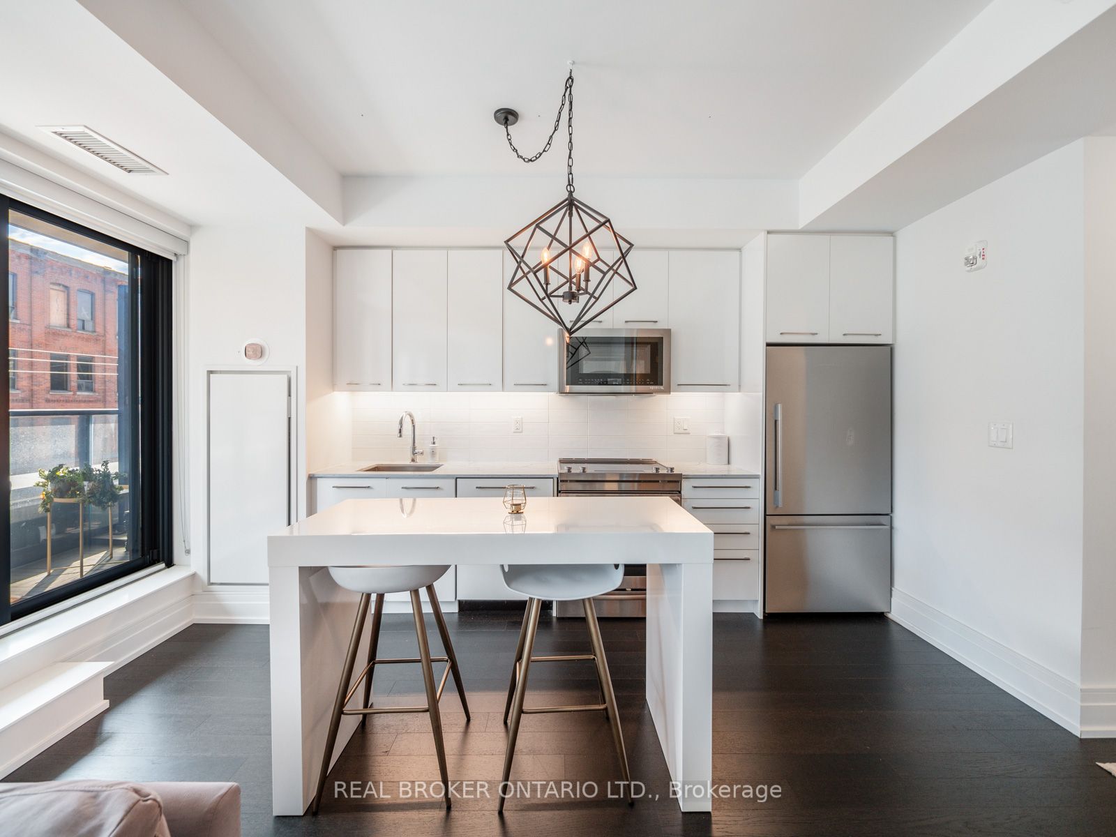 90 Niagara St, #312