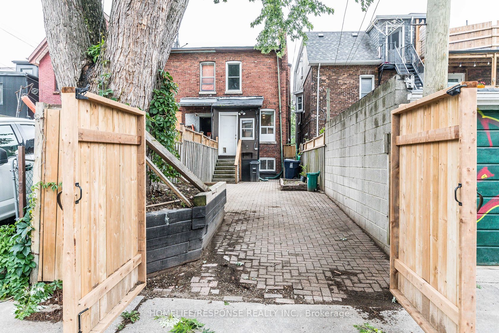 20 Golden Ave, #Upper