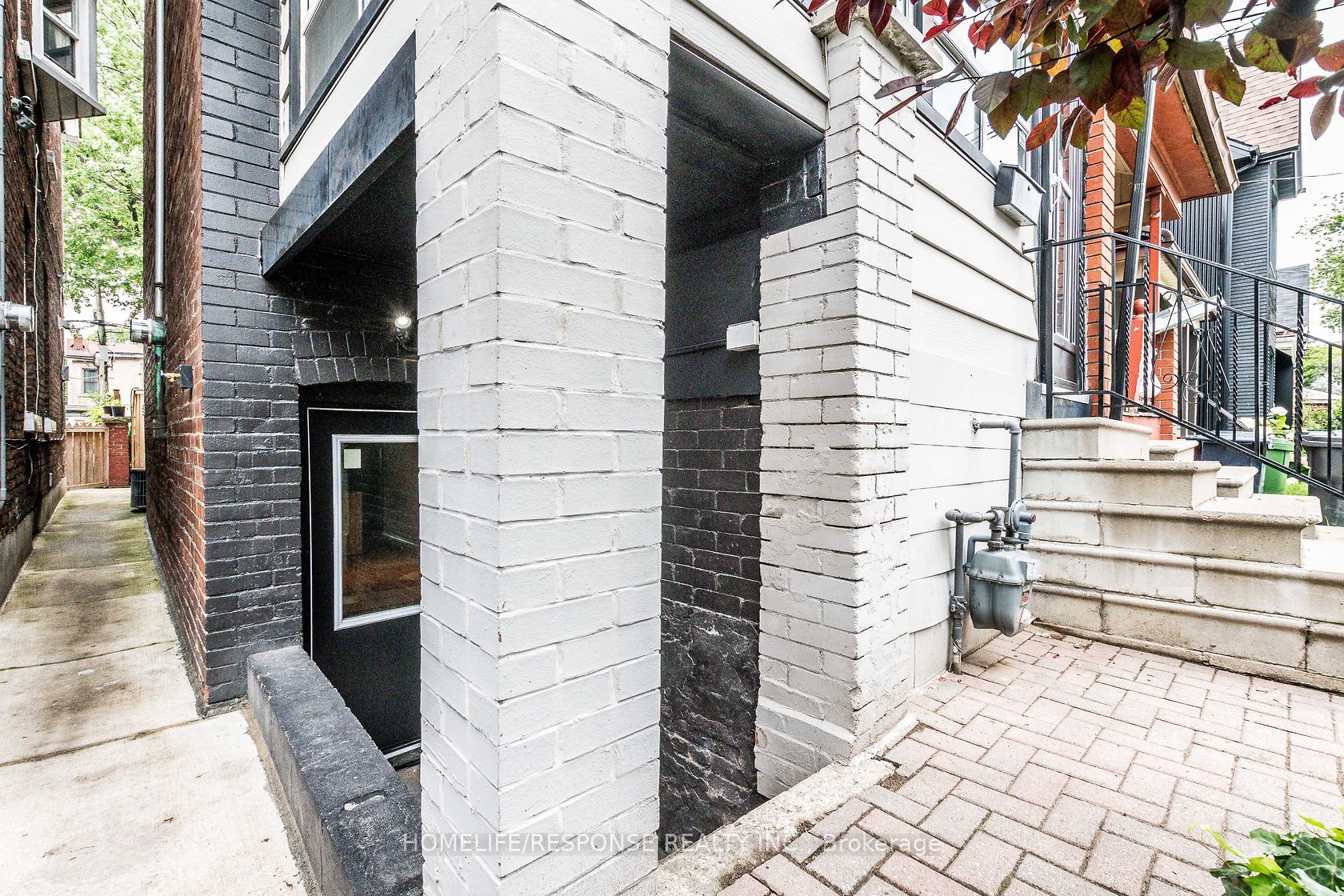 20 Golden Ave, #Upper