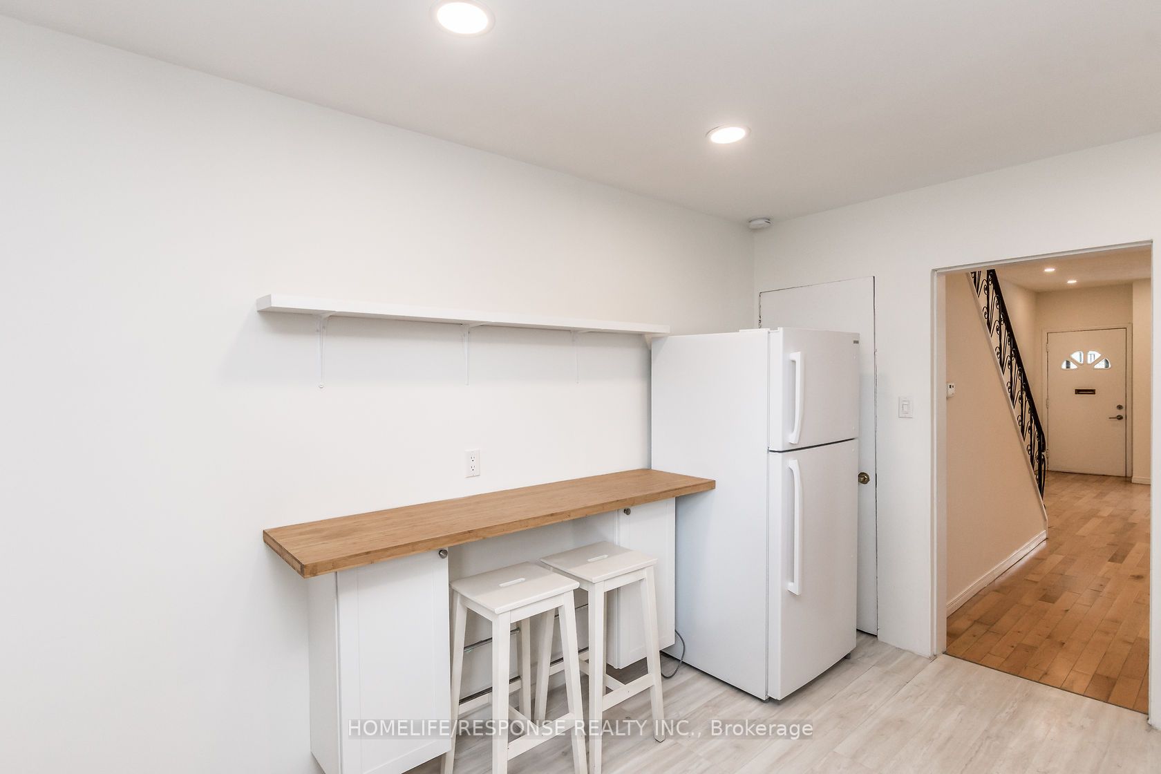 20 Golden Ave, #Upper