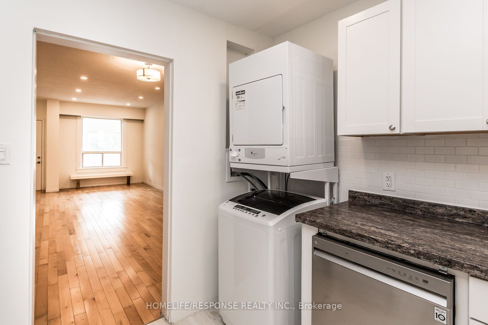 20 Golden Ave, #Upper