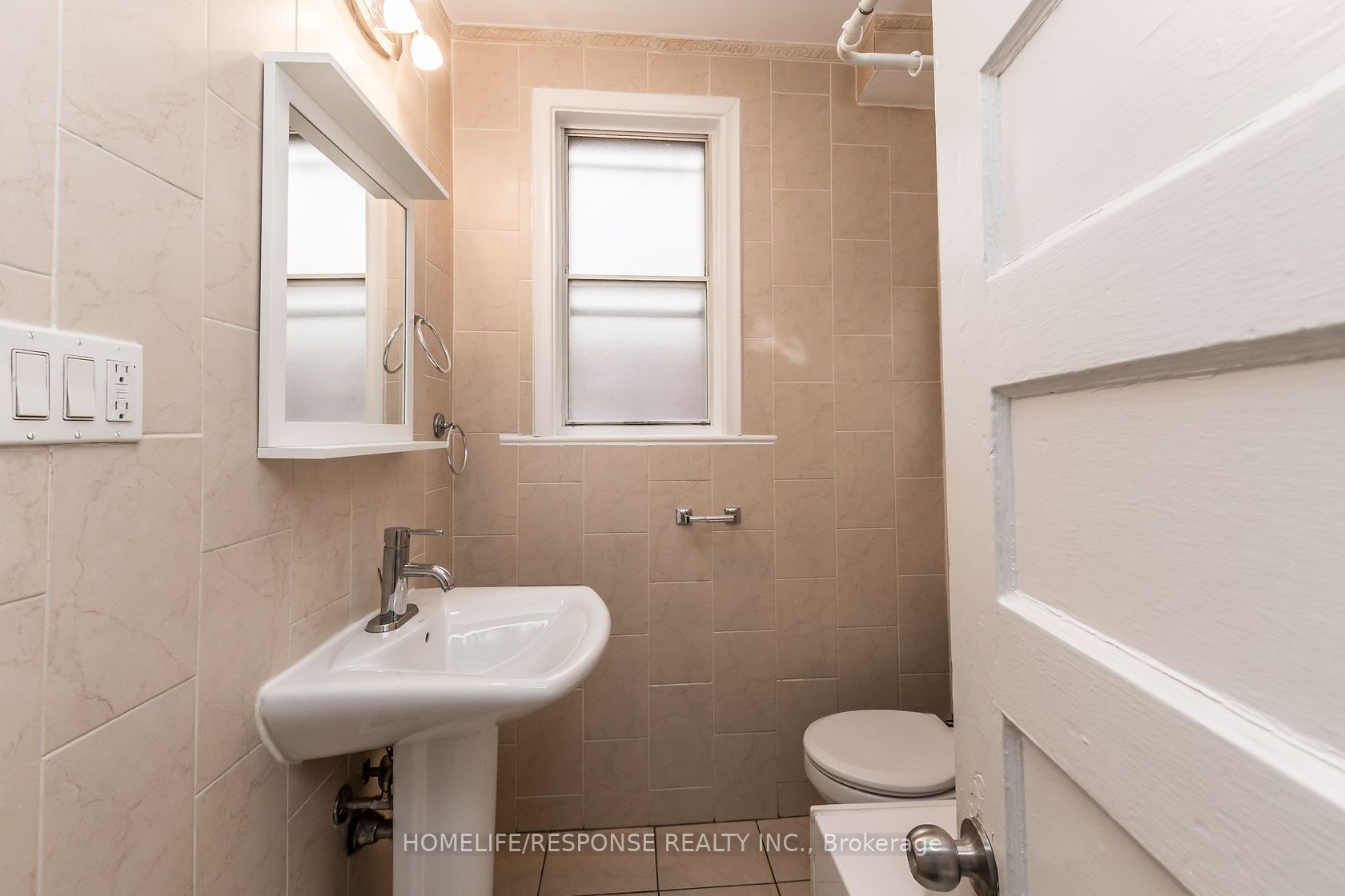 20 Golden Ave, #Upper