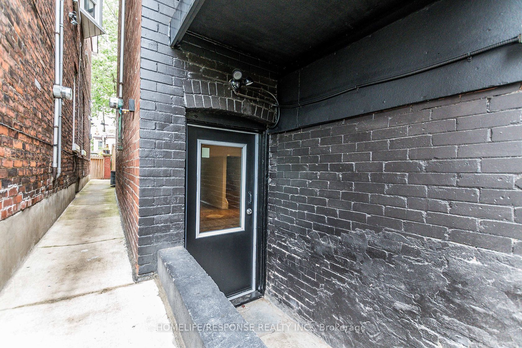 20 Golden Ave, #Upper