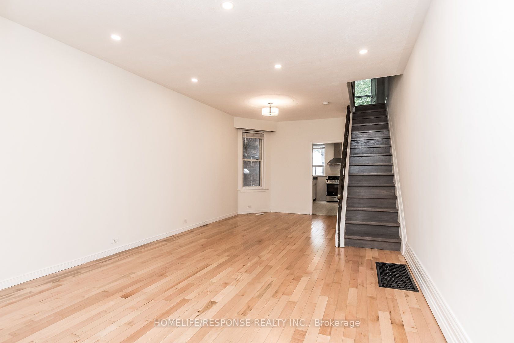 20 Golden Ave, #Upper