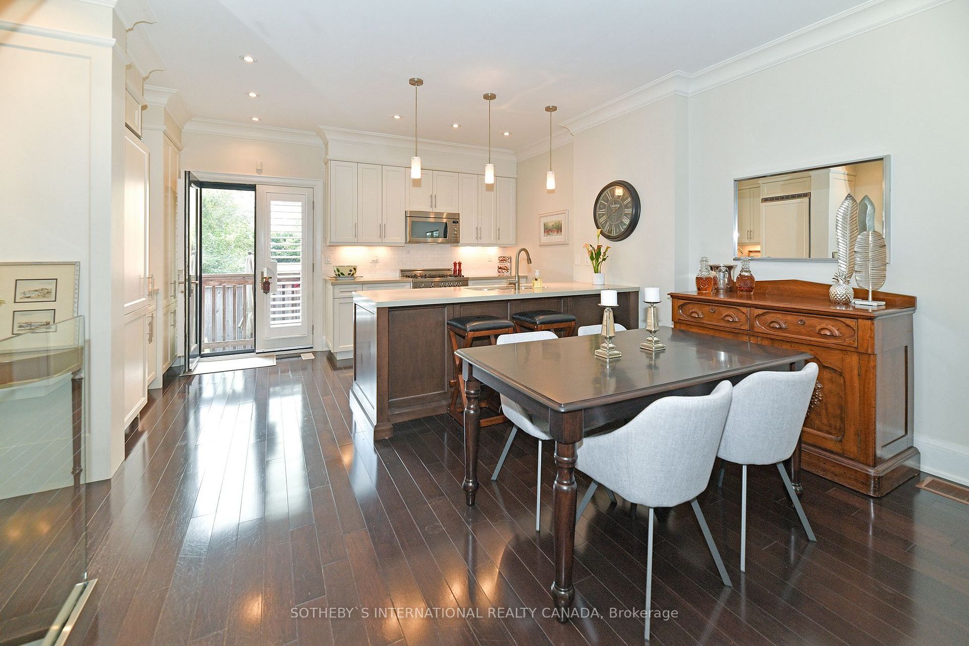 260 Redpath Ave
