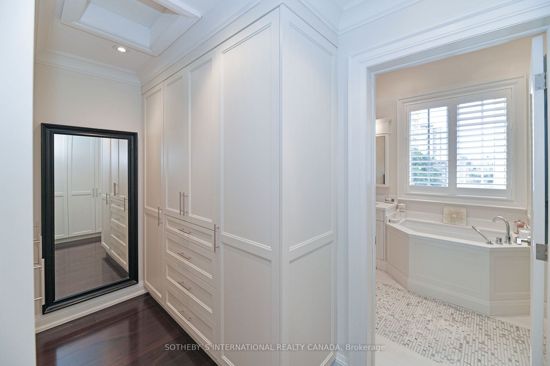 260 Redpath Ave