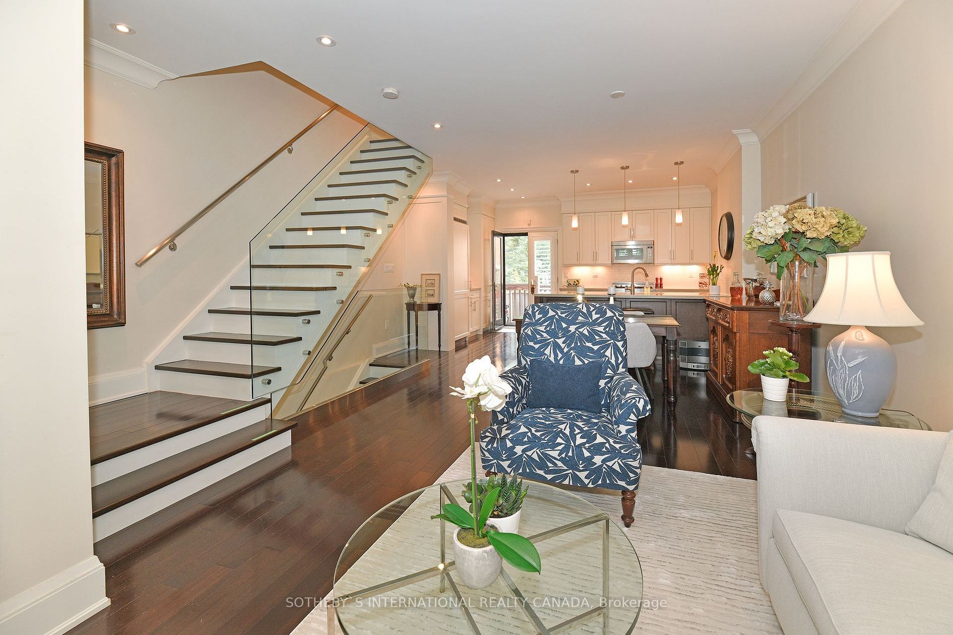 260 Redpath Ave