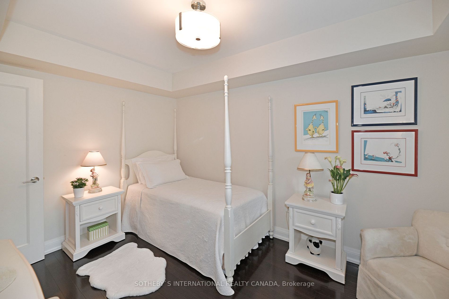 260 Redpath Ave