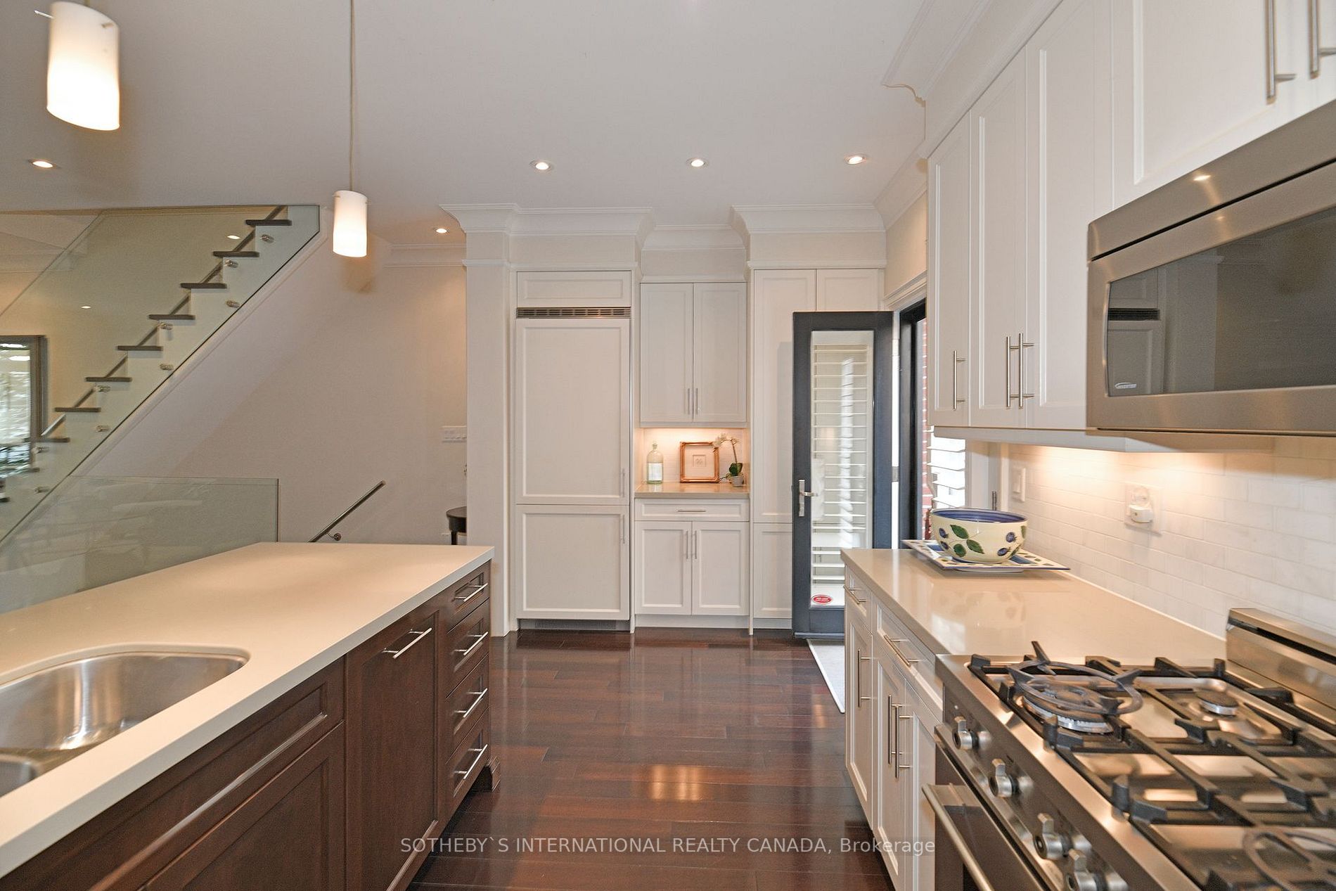 260 Redpath Ave