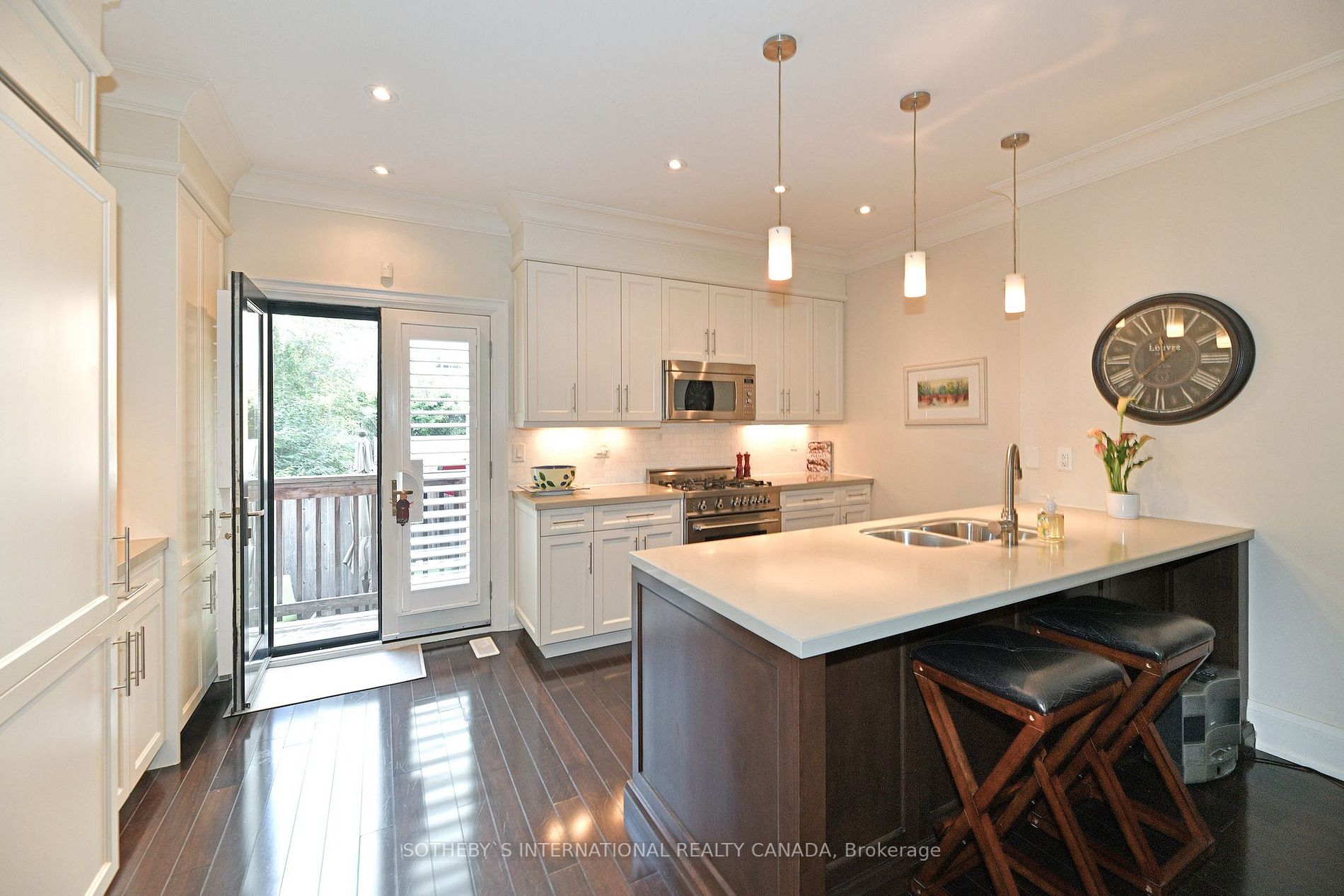 260 Redpath Ave