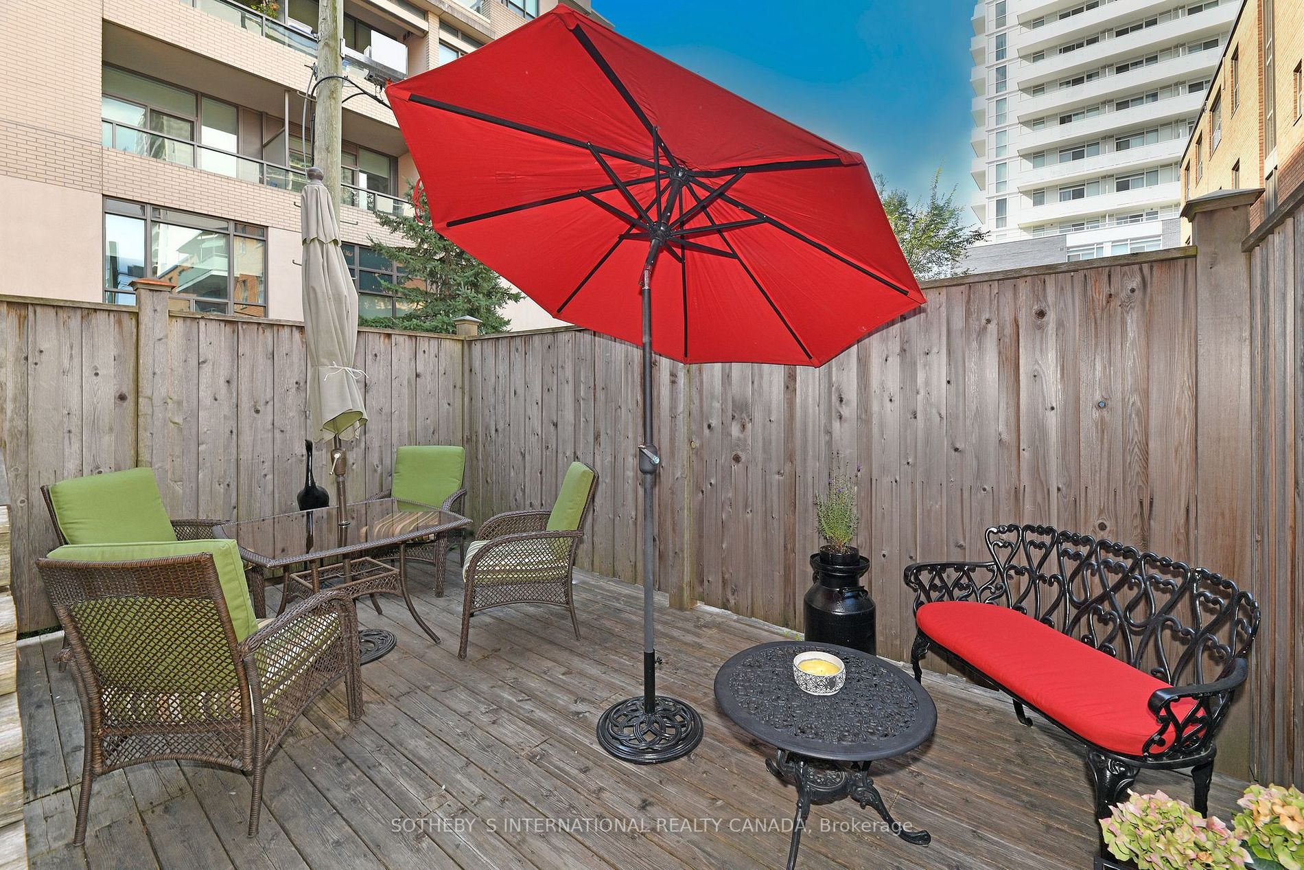 260 Redpath Ave