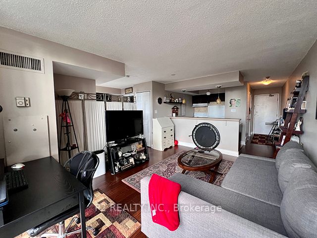 801 King St W, #924