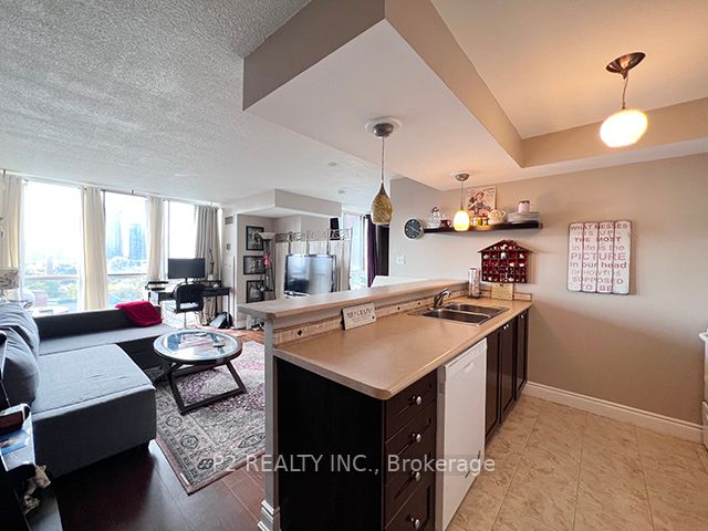 801 King St W, #924