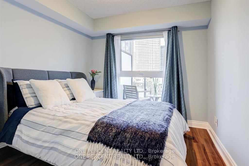 28 Ted Rogers Way, #1109