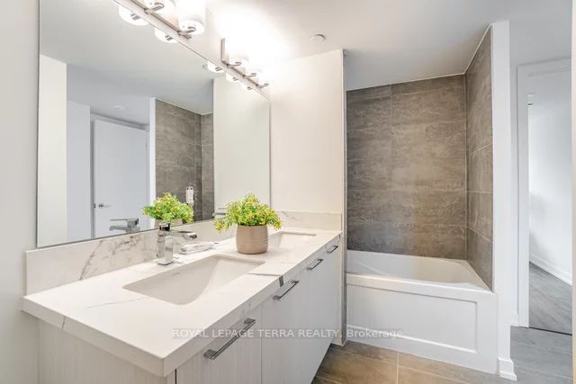871 Sheppard Ave W, #21