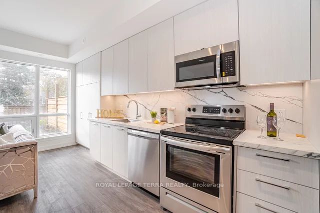 871 Sheppard Ave W, #21