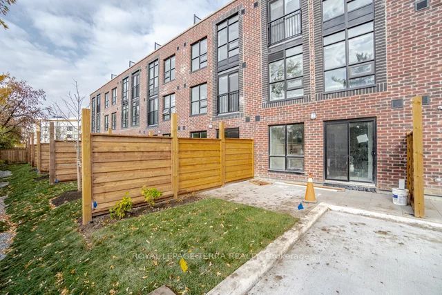 871 Sheppard Ave W, #21