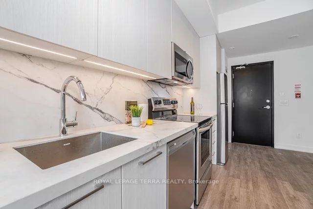 871 Sheppard Ave W, #21