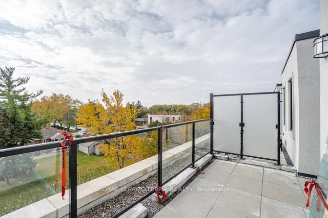871 Sheppard Ave W, #21
