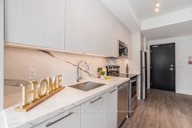 871 Sheppard Ave W, #21
