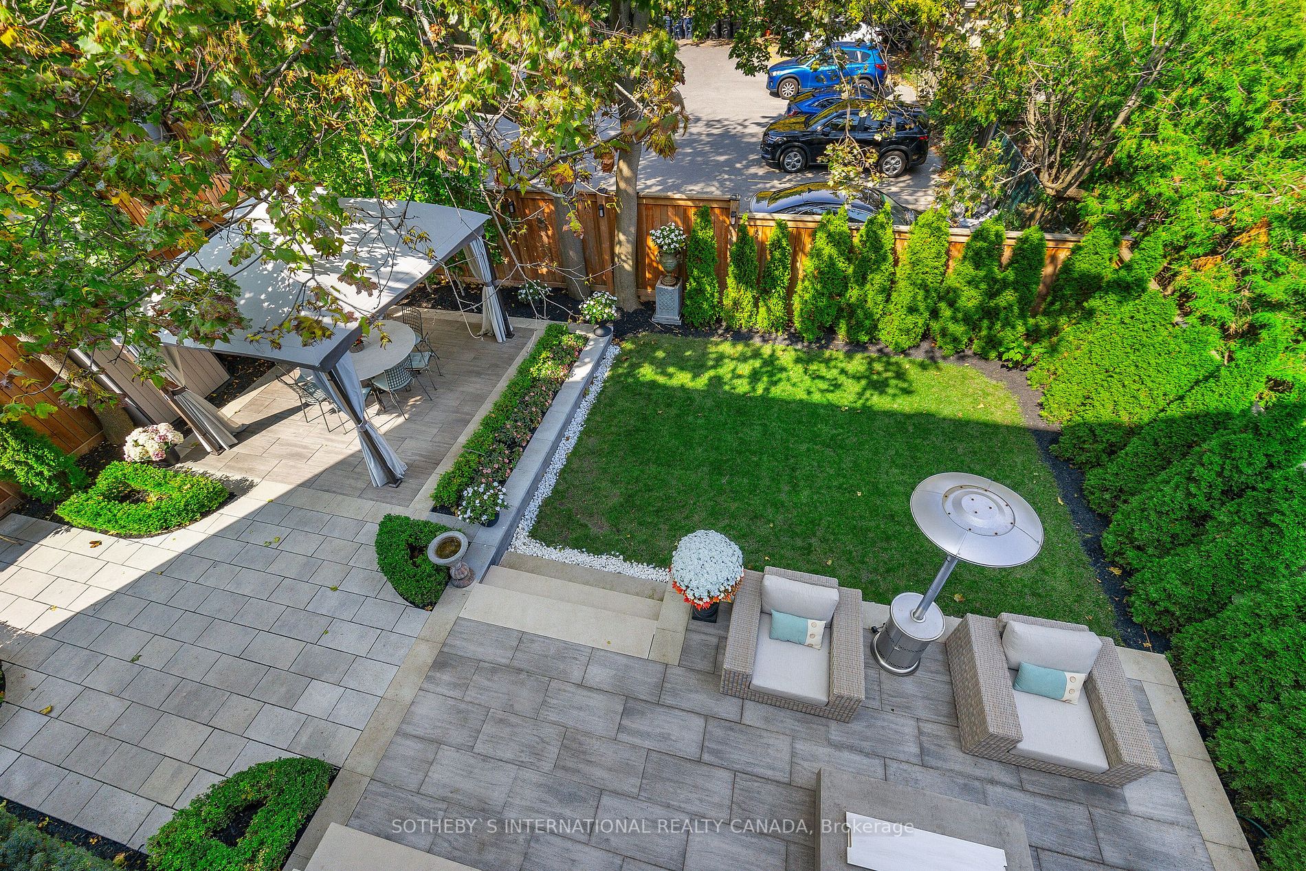 22 Hillhurst Blvd