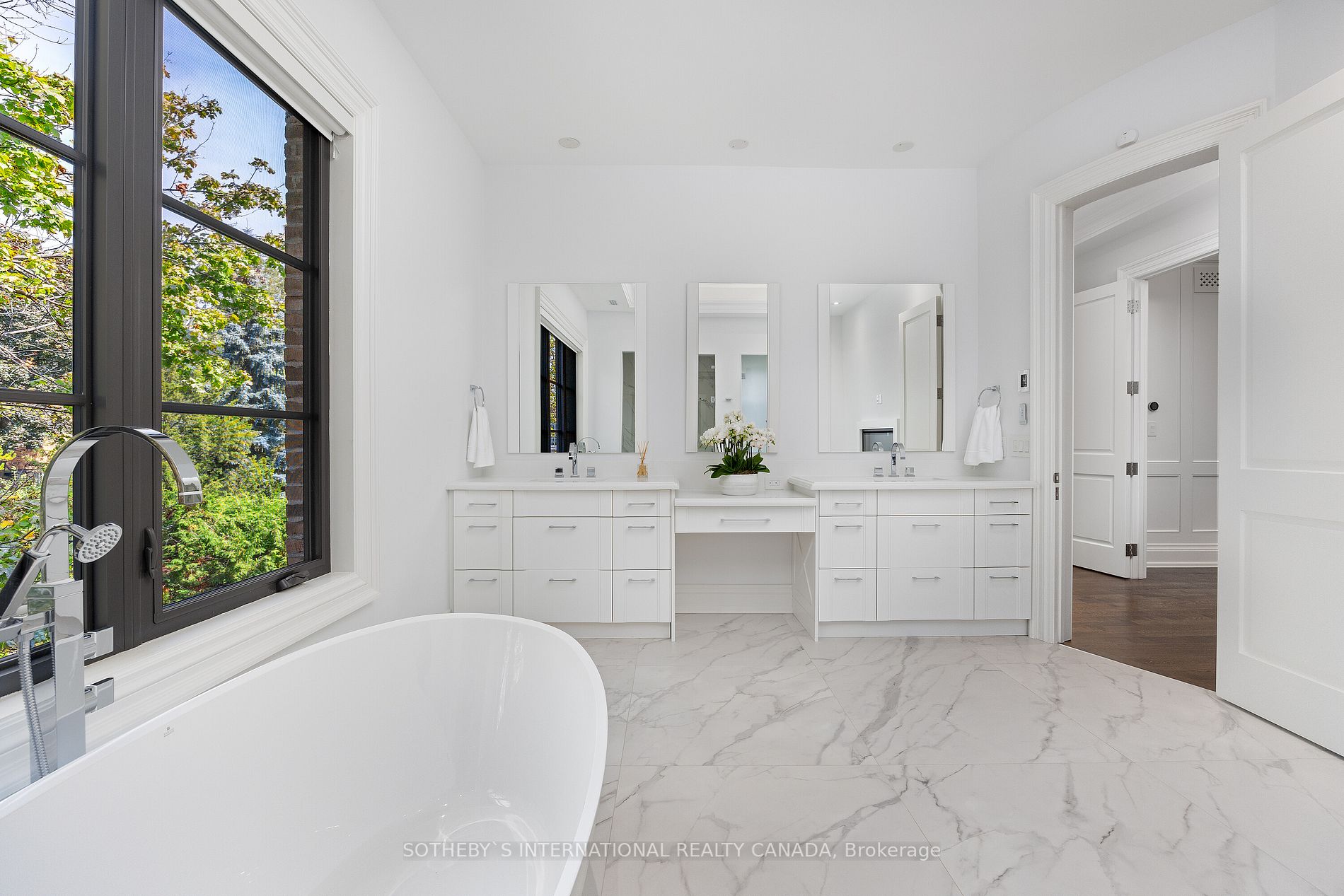 22 Hillhurst Blvd