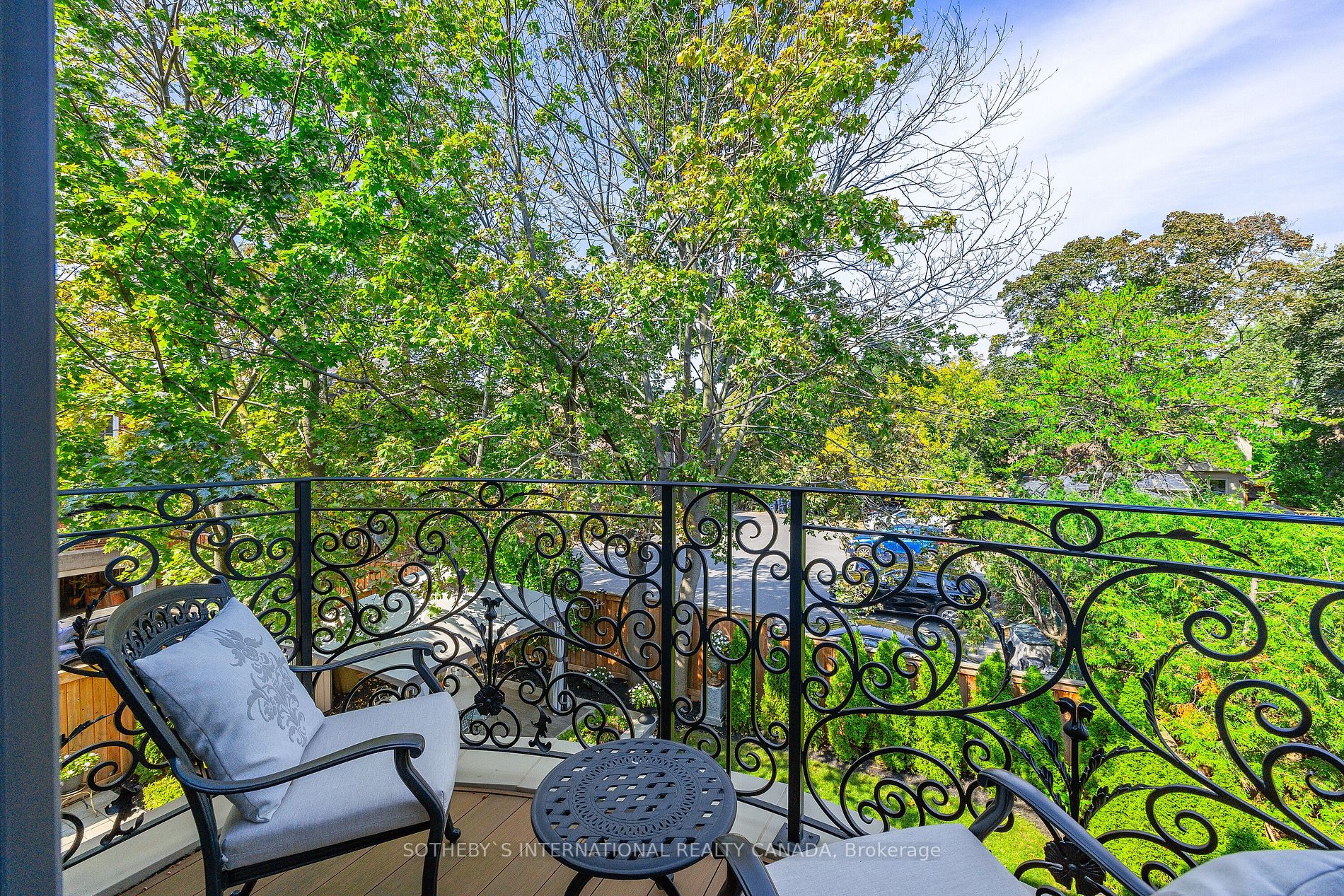 22 Hillhurst Blvd