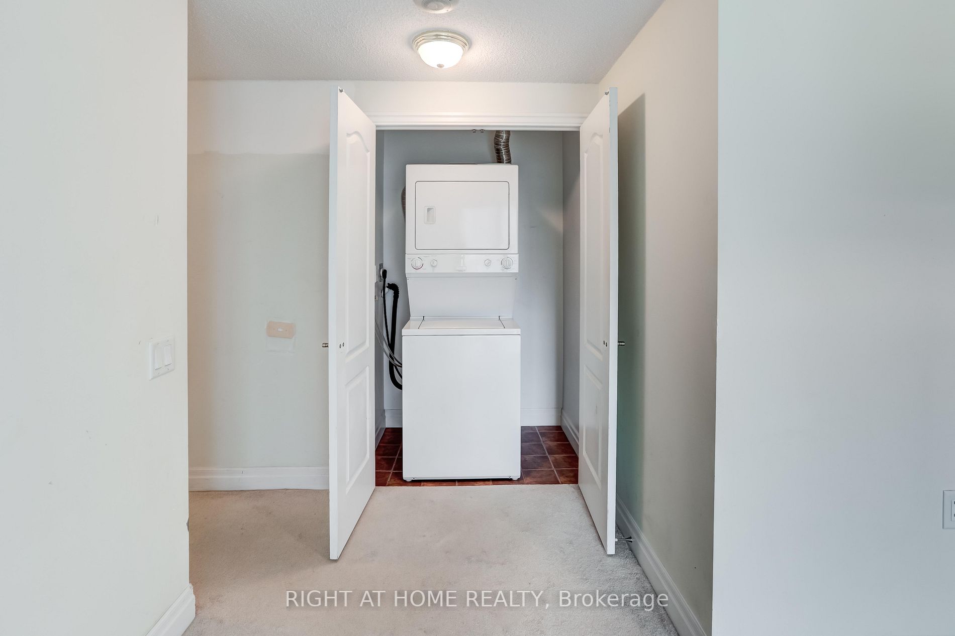 21 Hillcrest Ave, #405