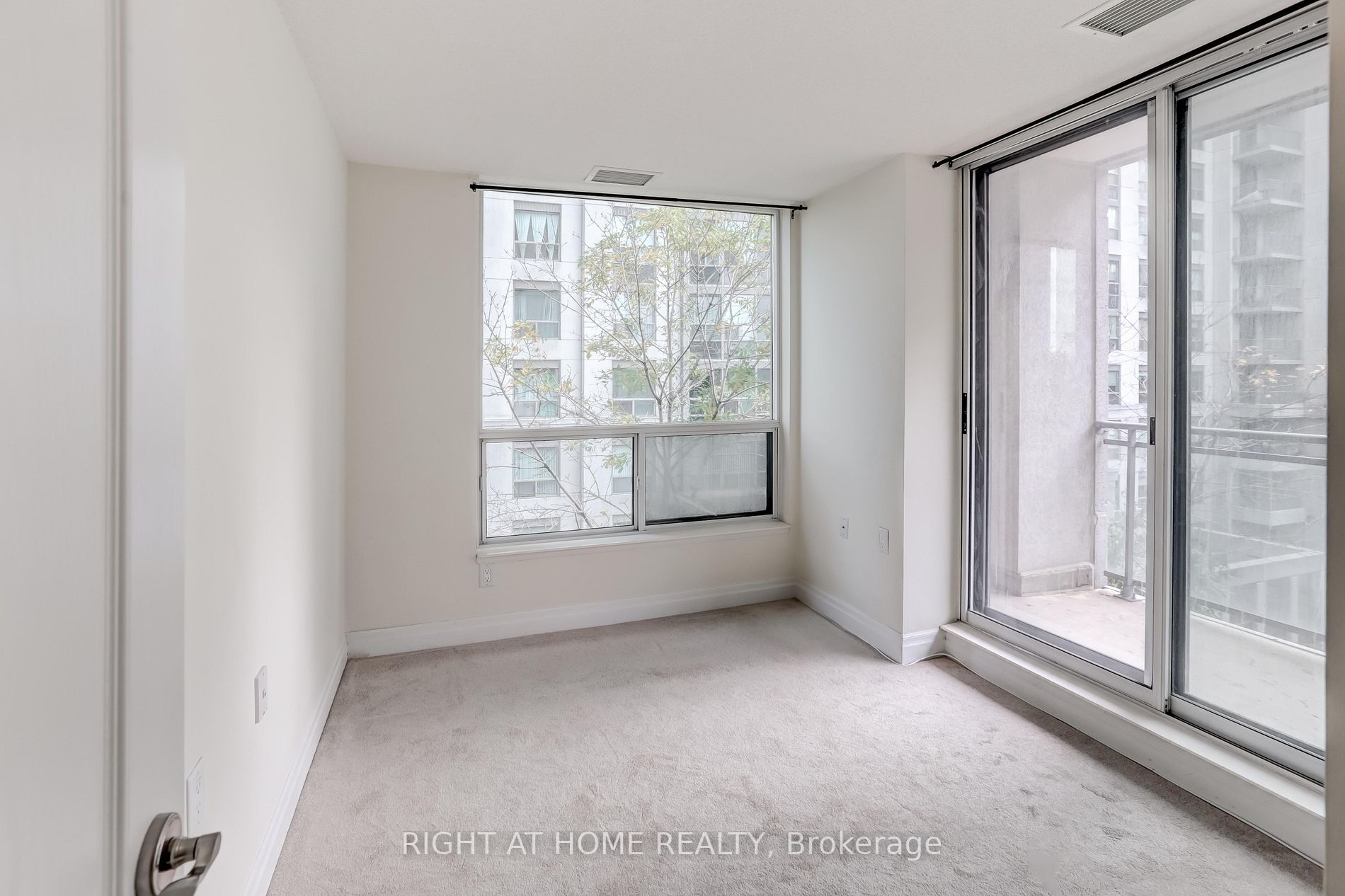 21 Hillcrest Ave, #405