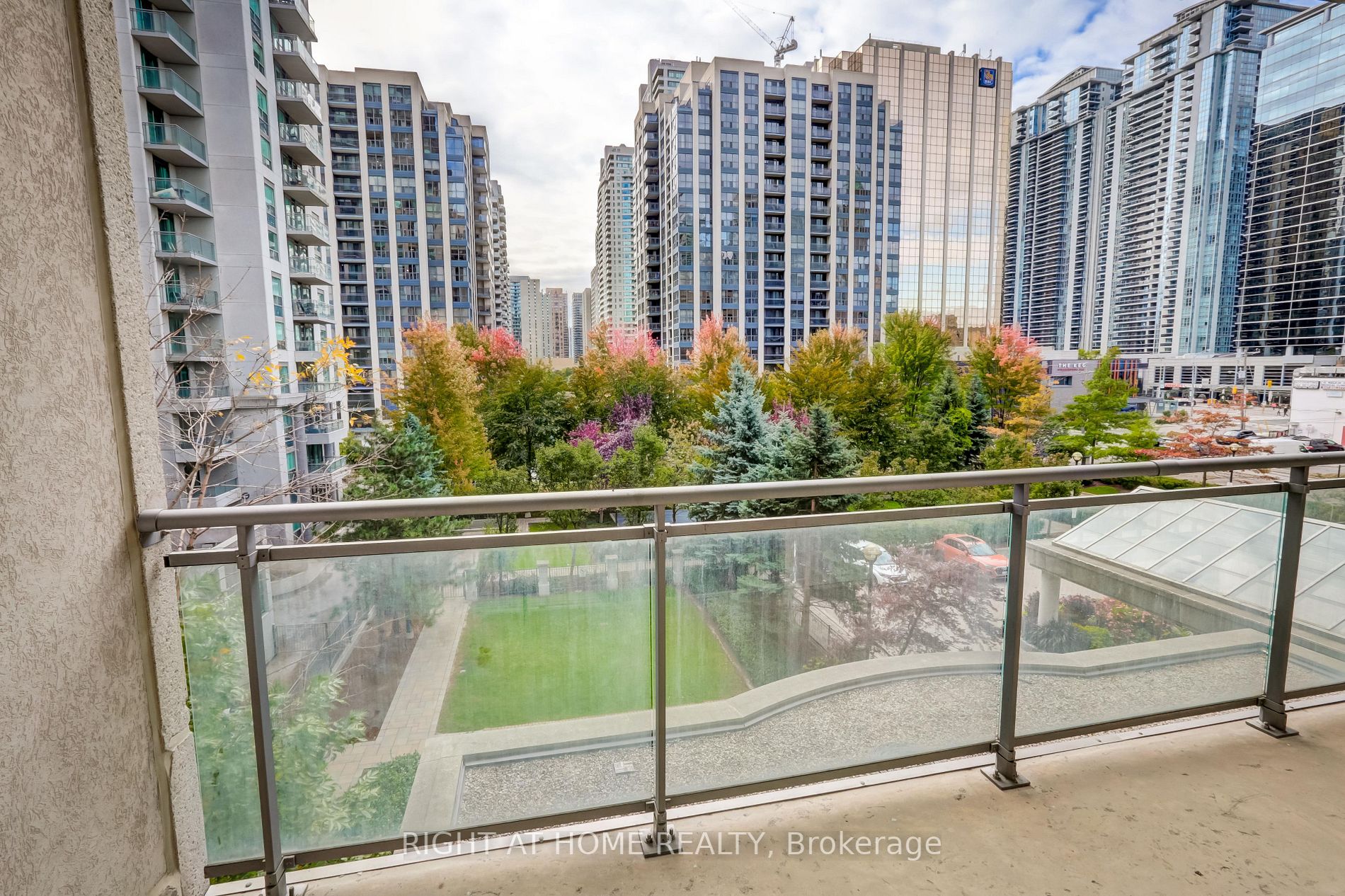 21 Hillcrest Ave, #405
