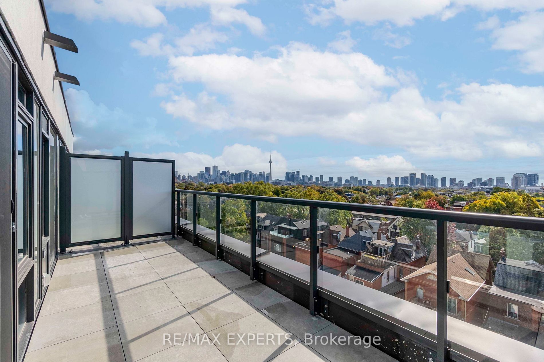 899 College St, #616