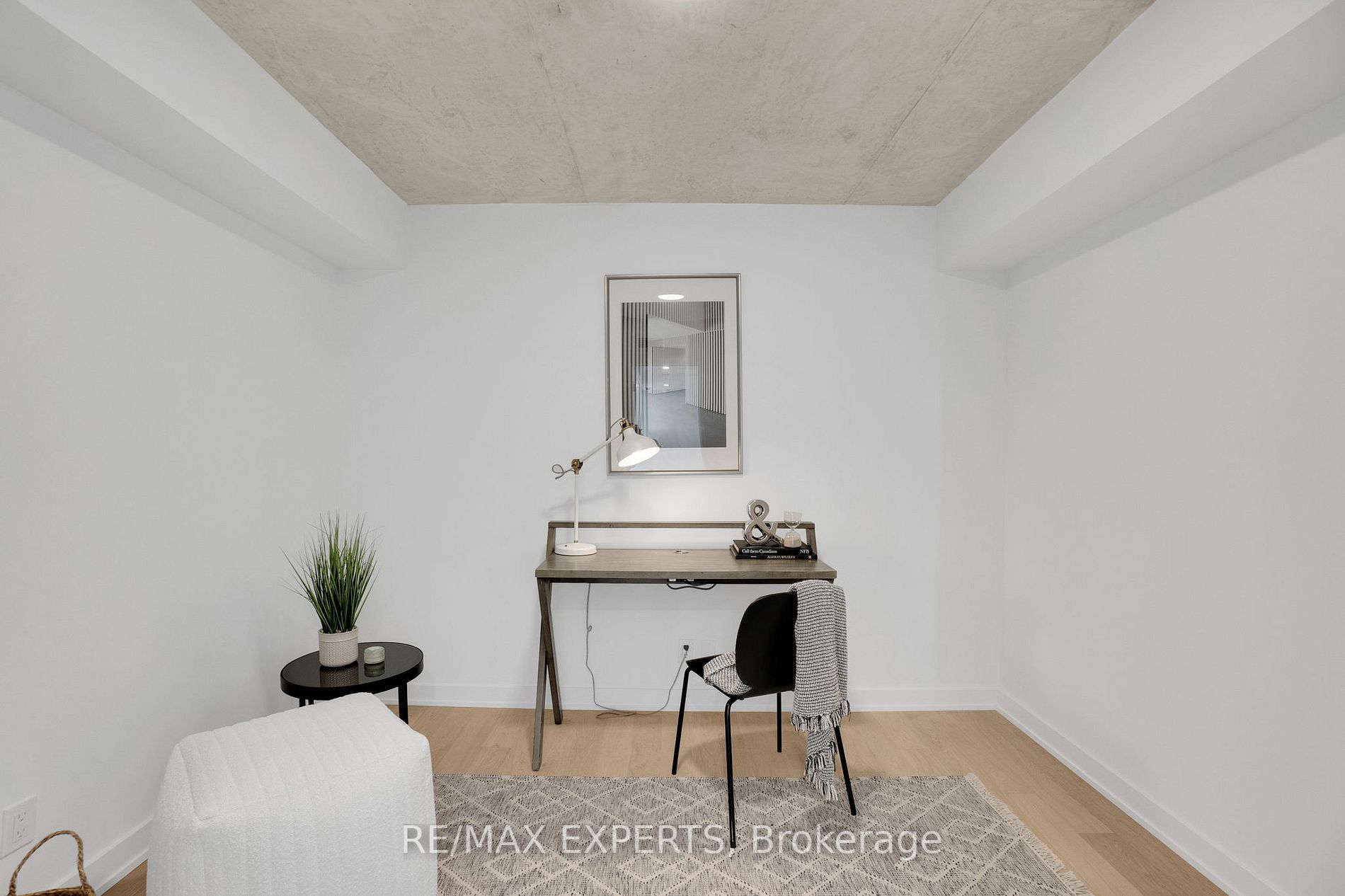899 College St, #616