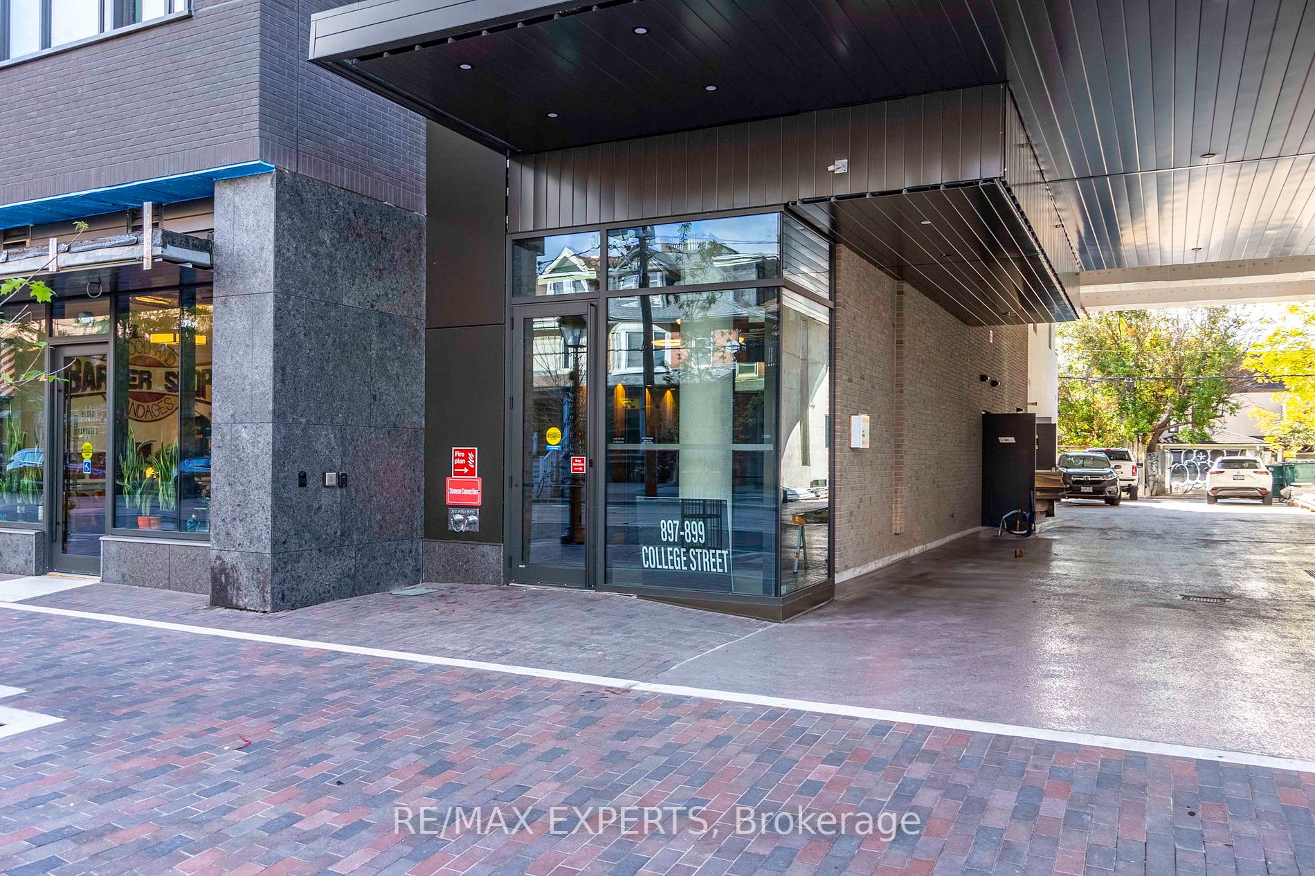 899 College St, #616