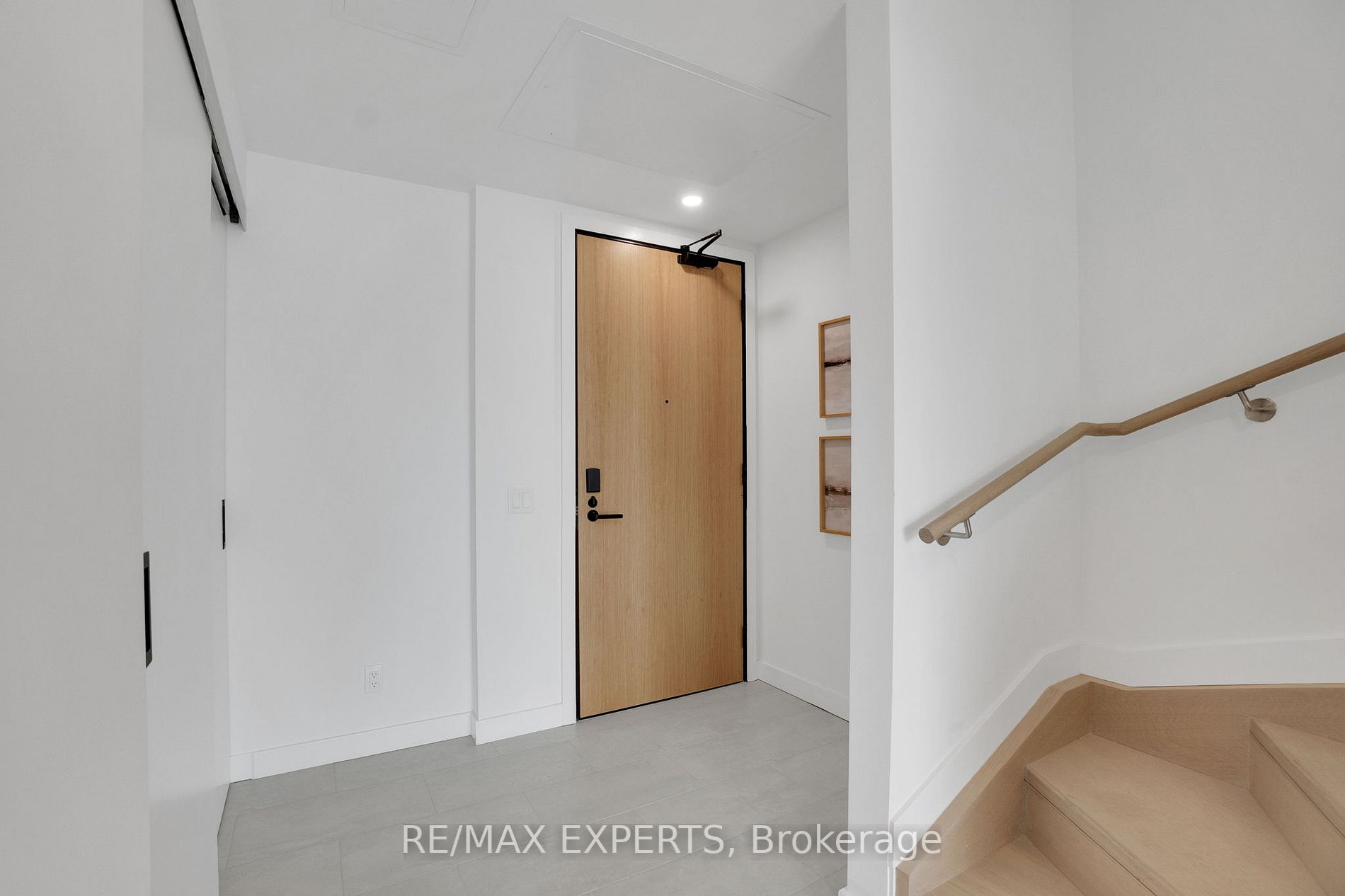 899 College St, #616
