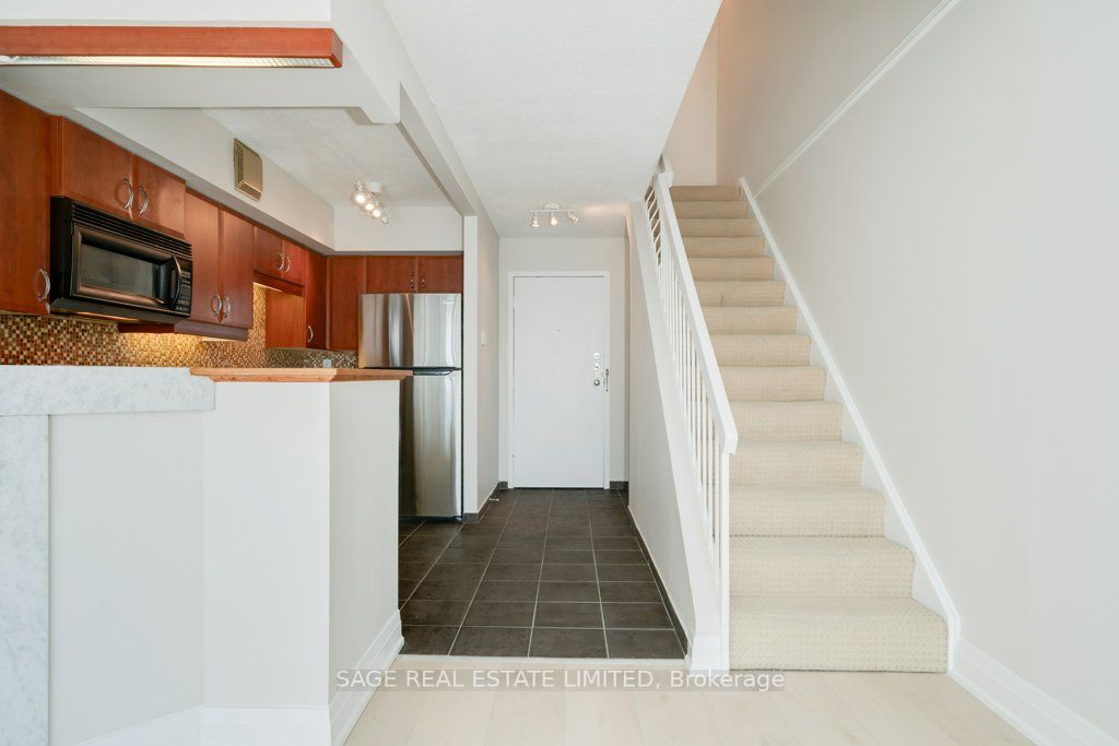 86 Gerrard St E, #22C