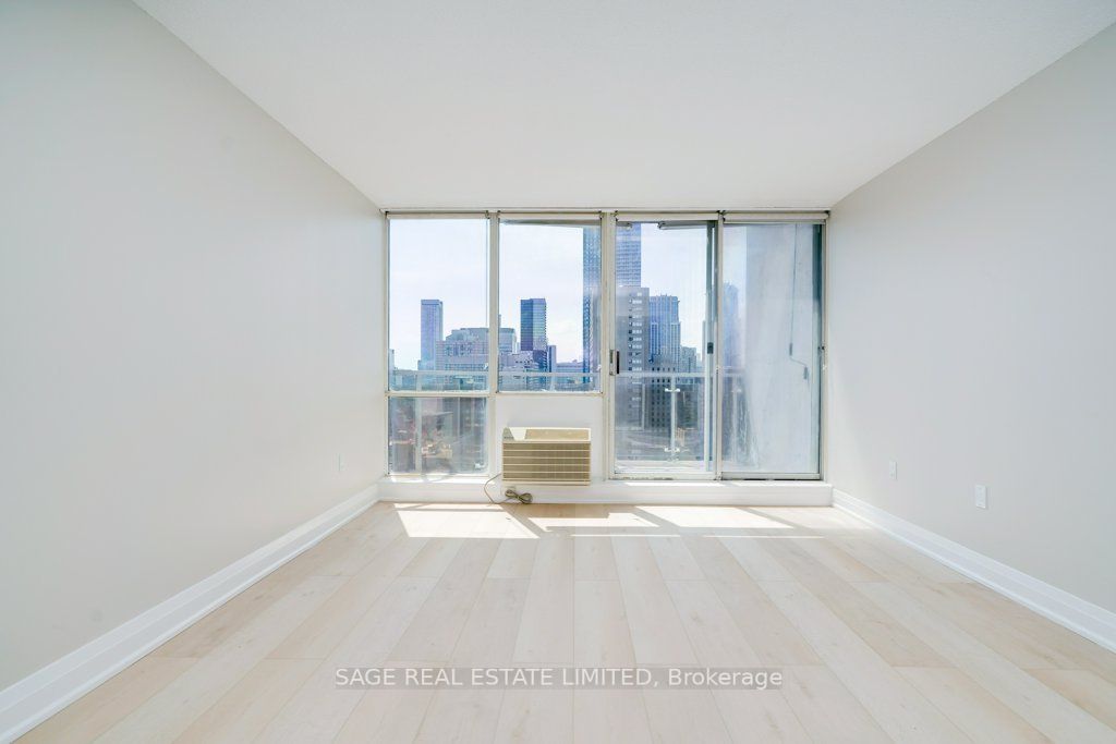 86 Gerrard St E, #22C