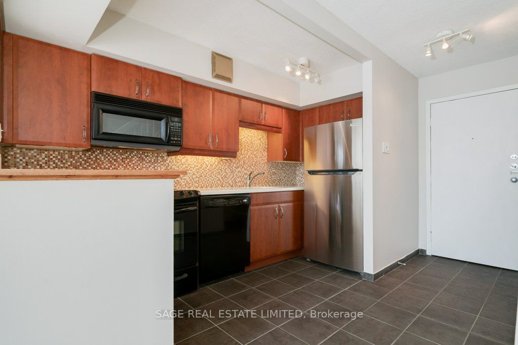 86 Gerrard St E, #22C