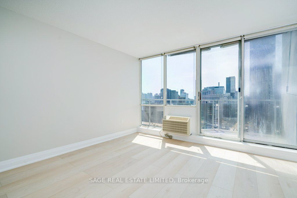 86 Gerrard St E, #22C