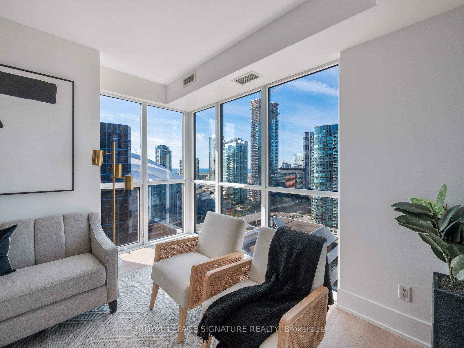 300 Front St W, #2012