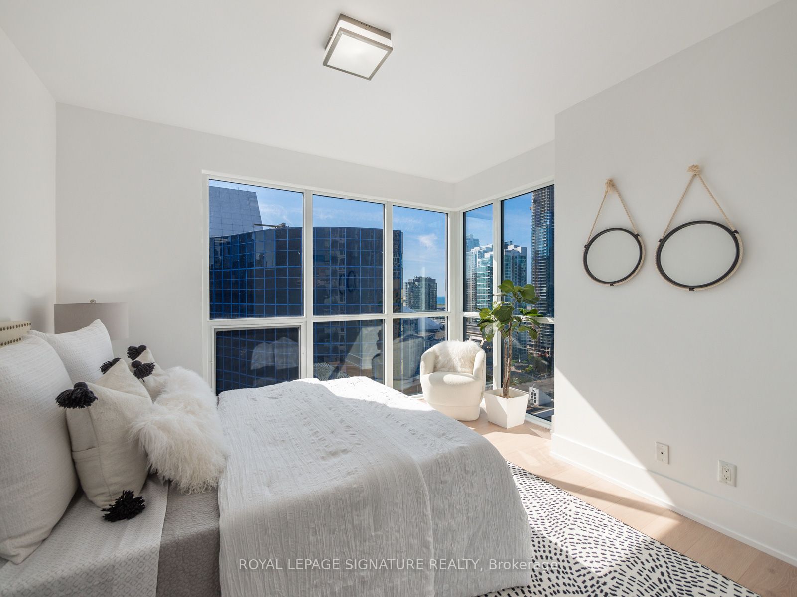 300 Front St W, #2012