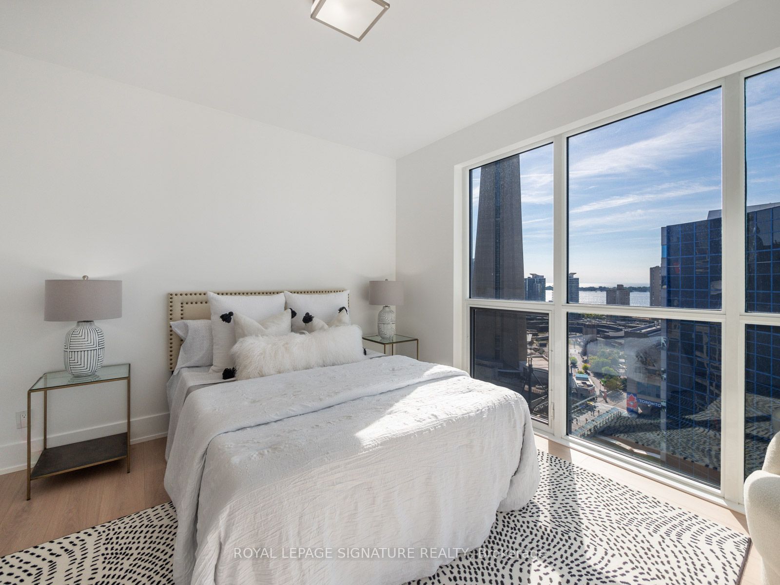 300 Front St W, #2012