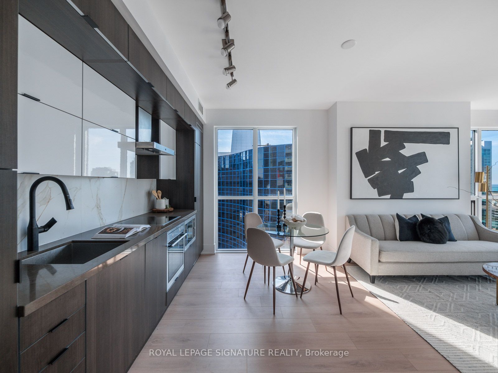 300 Front St W, #2012