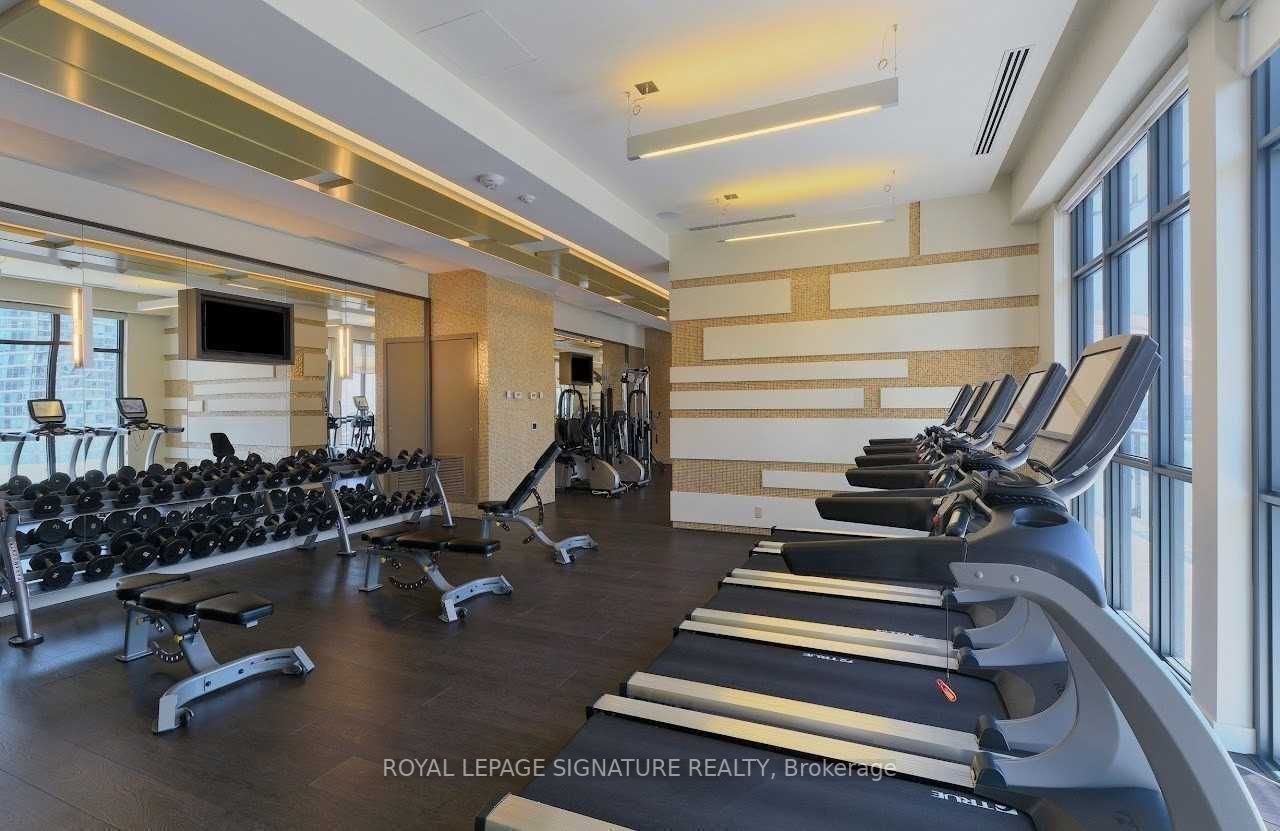 300 Front St W, #2012