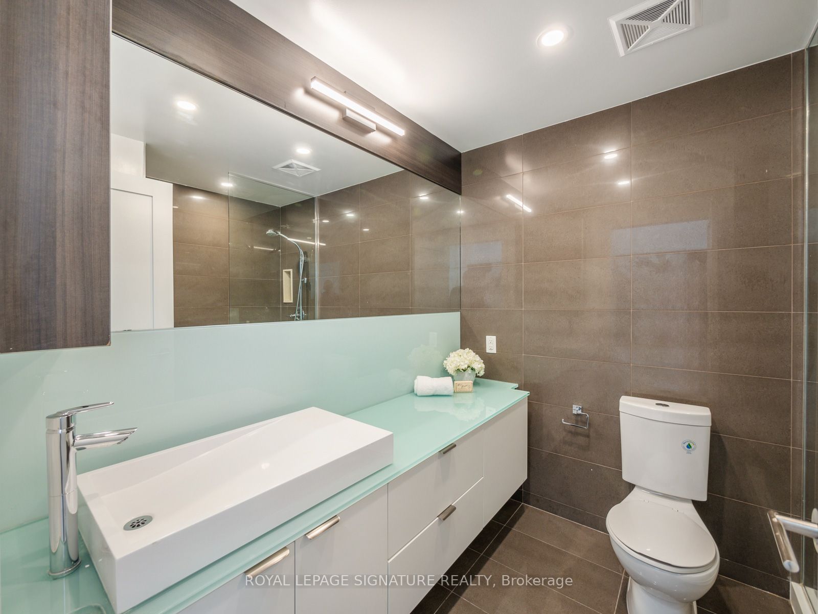 300 Front St W, #2012