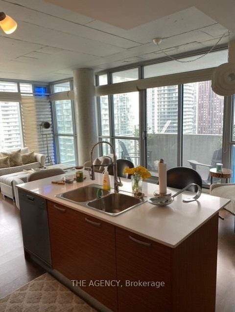 375 King St W, #3107