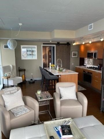 375 King St W, #3107