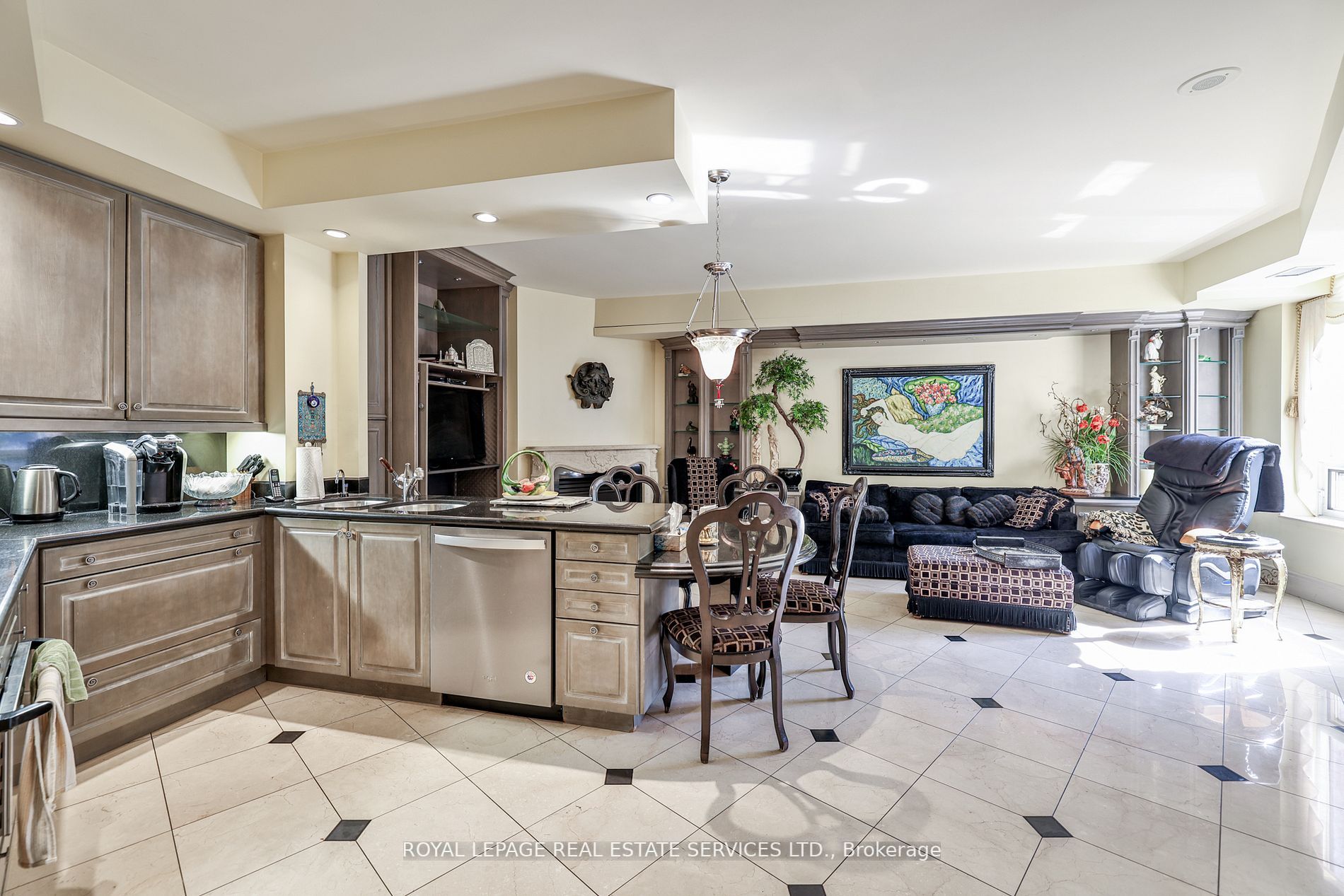 3600 Yonge St, #933