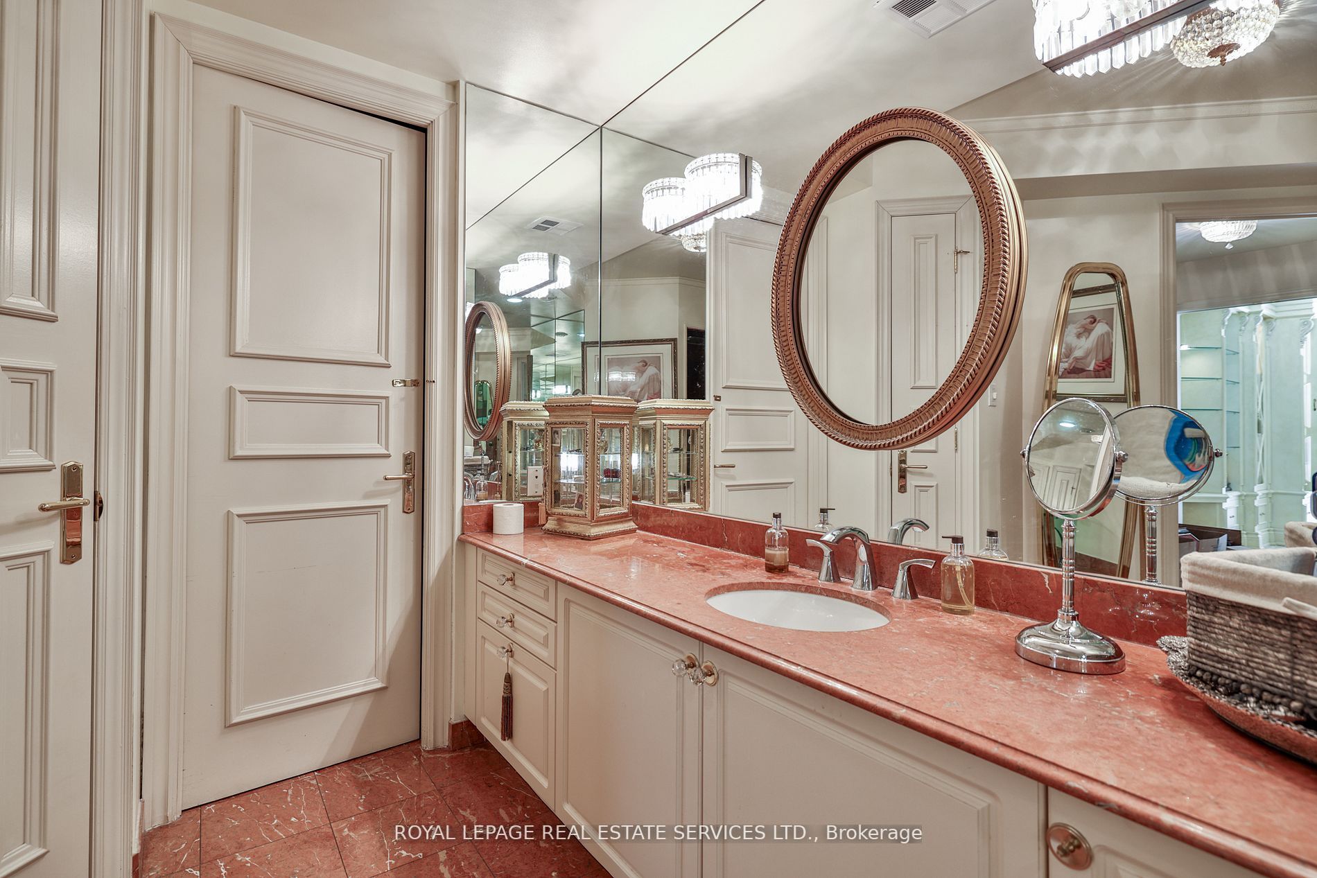 3600 Yonge St, #933
