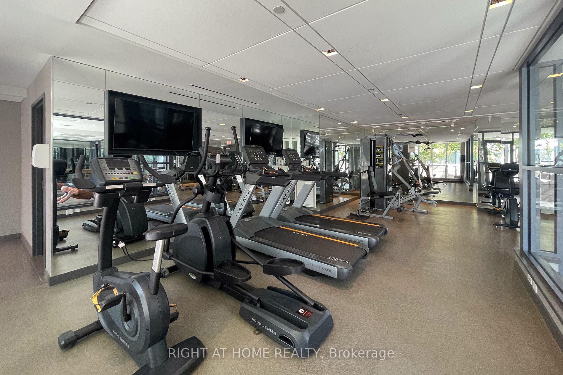 210 Simcoe St, #1711