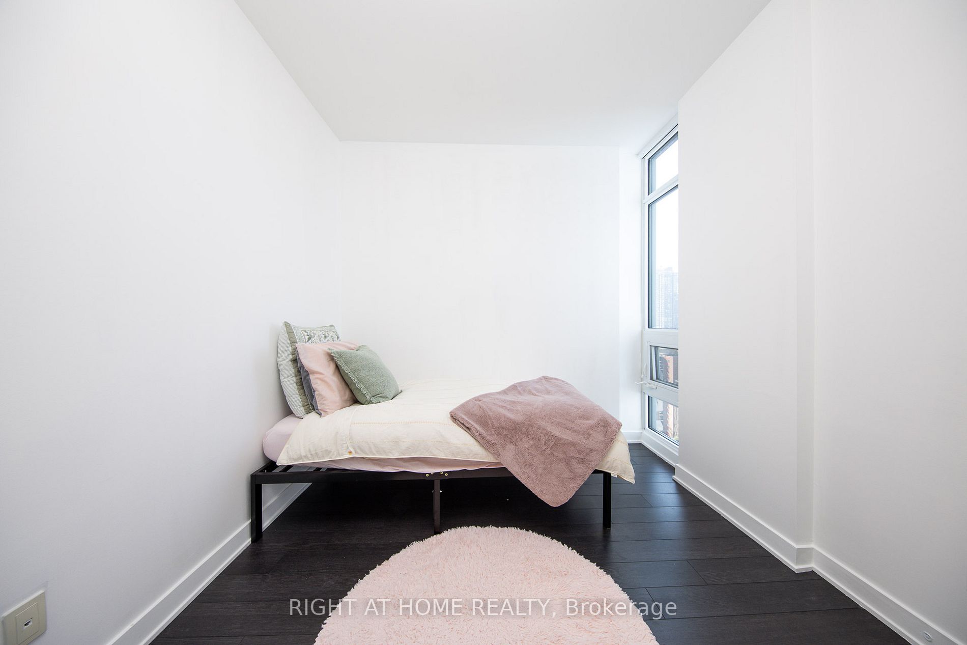 210 Simcoe St, #1711